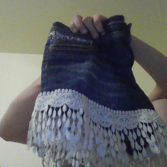 Shorts - Picture 4 of 10